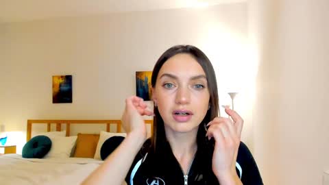 Mia online show from 12.07.24