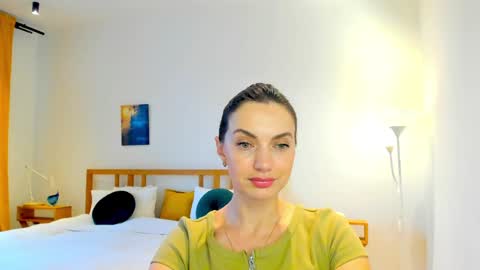 Mia online show from 12.10.24