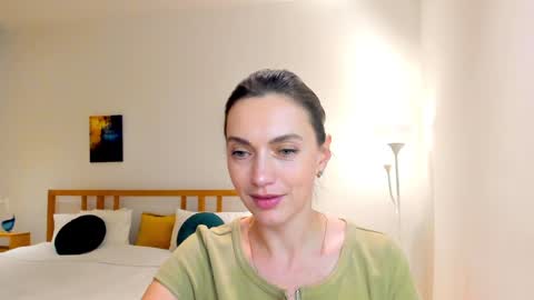 Mia online show from 12.10.24