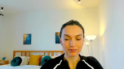 Mia online show from 12.16.24