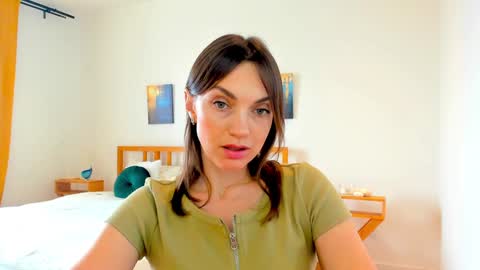 Mia online show from 12.18.24