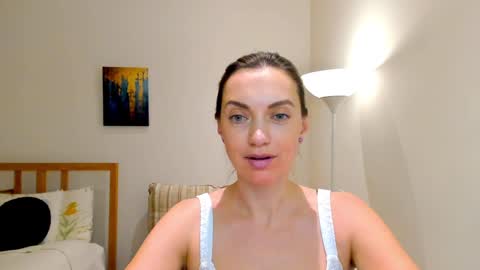 Mia online show from 12.21.24