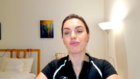 Mia online show from 01.07.25