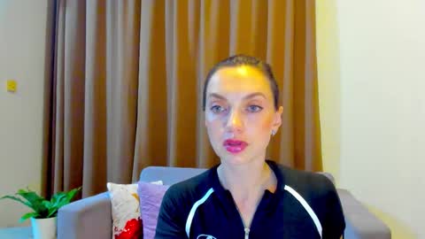 Mia online show from 09.21.25