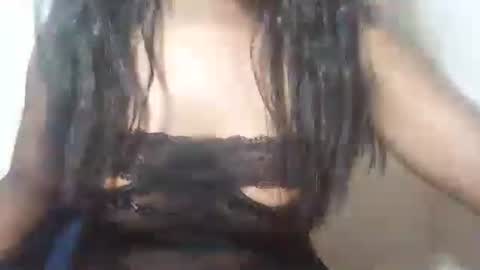 lovelylarra online show from 02.19.26