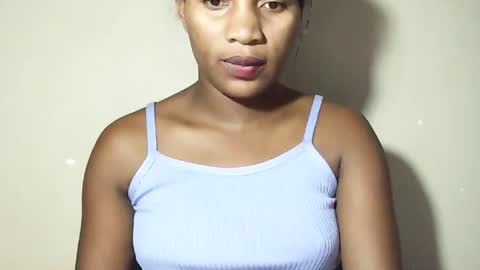lovelylarra online show from 05.16.26