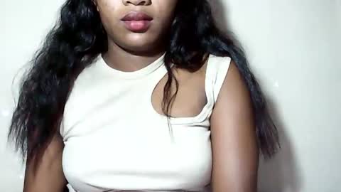 lovelylarra online show from 07.18.26