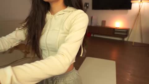 Snapshot of lovelynightt chatting on 10.05.25 kim online show from 10.05.25