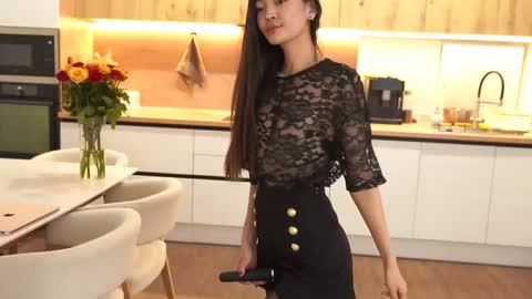 Snapshot of lovelynightt chatting on 10.21.25 kim online show from 10.21.25