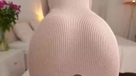 Snapshot of lovelynightt chatting on 11.14.25 kim online show from 11.14.25