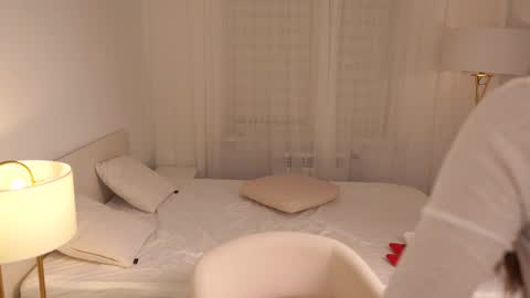 kim online show from 12.18.25