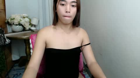 Snapshot of lovelypinay_onboard chatting on 12.20.24 Sofia online show from 12.20.24