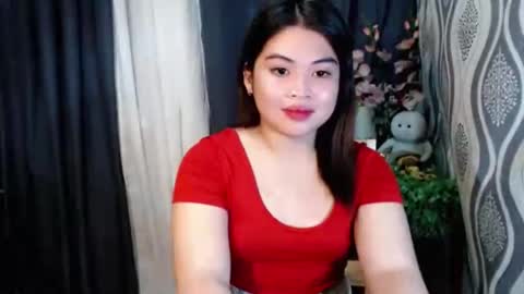 Snapshot of lovelyrhean chatting on 09.30.25 Rhean online show from 09.30.25