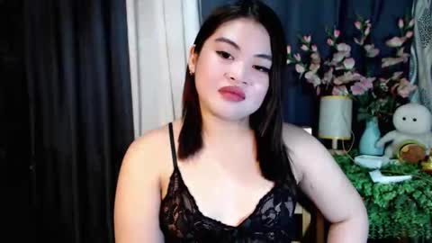 Snapshot of lovelyrhean chatting on 10.08.25 Rhean online show from 10.08.25