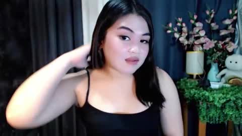 Snapshot of lovelyrhean chatting on 10.12.25 Rhean online show from 10.12.25