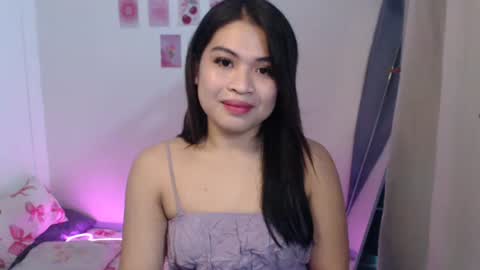 Snapshot of lovelyrhean chatting on 07.27.26 Rhean online show from 07.27.26
