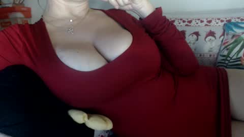 lovelywoman22 online show from 12.20.24