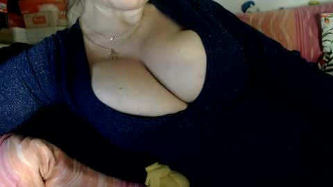 lovelywoman22 online show from 02.16.25