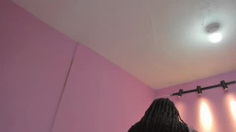 L O V E  online show from 12.03.25