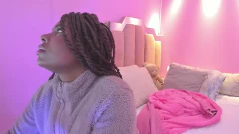 L O V E  online show from 12.19.25