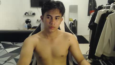 loverboyph04 online show from 12.21.25