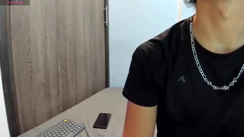 Snapshot of lovers_clover_x chatting on 10.31.25 Lovers Clover X online show from 10.31.25