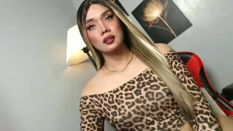 lovers moon22 online show from 11.04.25