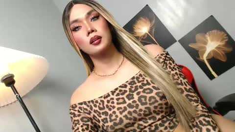 lovers moon22 online show from 12.04.25