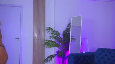 Nora online show from 01.05.25