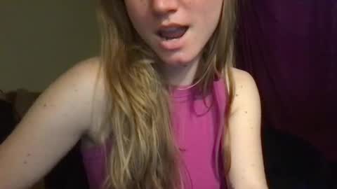 Snapshot of lozivelle chatting on 09.15.25 lozivelle online show from 09.15.25