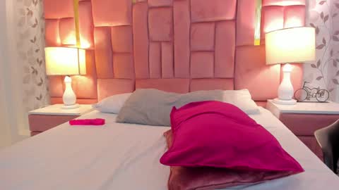 Snapshot of luanastone chatting on 01.21.25 Luanastones online show from 01.21.25