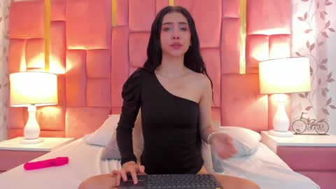 Snapshot of luanastone chatting on 01.24.25 Luanastones online show from 01.24.25