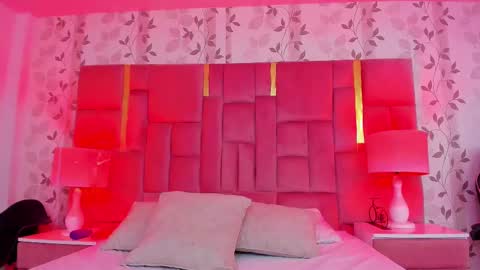 Snapshot of luanastone chatting on 02.11.25 Luanastones online show from 02.11.25