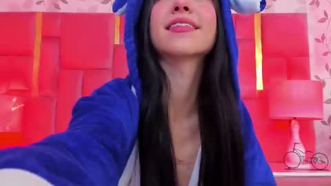 Snapshot of luanastone chatting on 02.12.25 Luanastones online show from 02.12.25