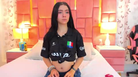 Snapshot of luanastone chatting on 02.21.25 Luanastones online show from 02.21.25