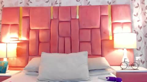 Snapshot of luanastone chatting on 02.25.25 Luanastones online show from 02.25.25