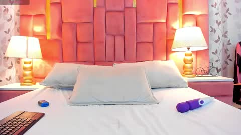 Snapshot of luanastone chatting on 03.07.25 Luanastones online show from 03.07.25