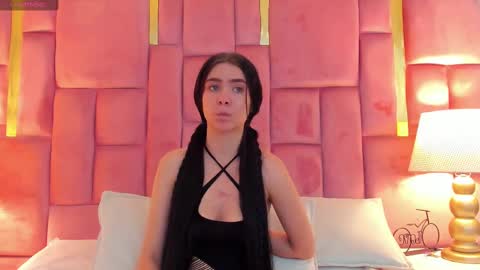 Snapshot of luanastone chatting on 03.08.25 Luanastones online show from 03.08.25
