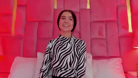 Snapshot of luanastone chatting on 03.12.25 Luanastones online show from 03.12.25