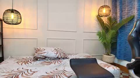 Snapshot of luandy_ chatting on 10.04.25 lUAN online show from 10.04.25