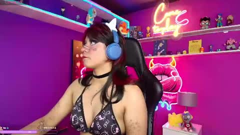 Snapshot of luaneter chatting on 07.17.26 Luan online show from 07.17.26