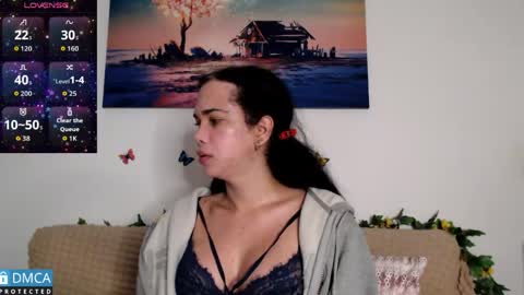 Snapshot of luara_ chatting on 04.03.26 luara_ online show from 04.03.26