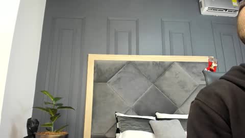 luca_morettii online show from 12.18.25