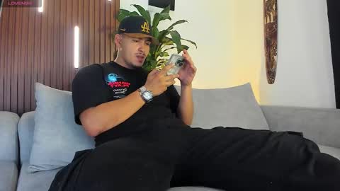 LUCA SANTOS online show from 02.02.26