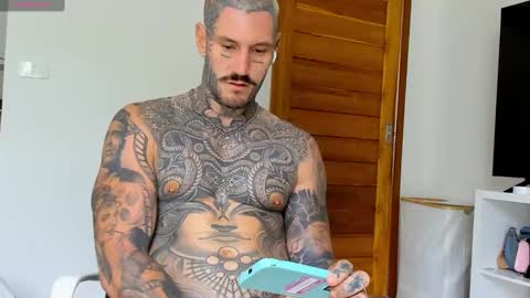 Snapshot of lucasexclusive chatting on 10.07.25 lucasexclusive online show from 10.07.25