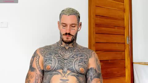 Snapshot of lucasexclusive chatting on 10.21.25 lucasexclusive online show from 10.21.25