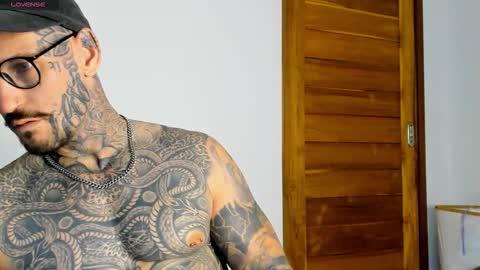 Snapshot of lucasexclusive chatting on 10.26.25 lucasexclusive online show from 10.26.25