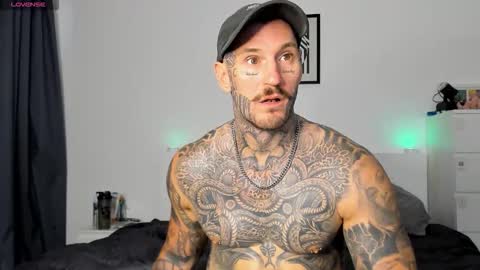 Snapshot of lucasexclusive chatting on 11.01.25 lucasexclusive online show from 11.01.25