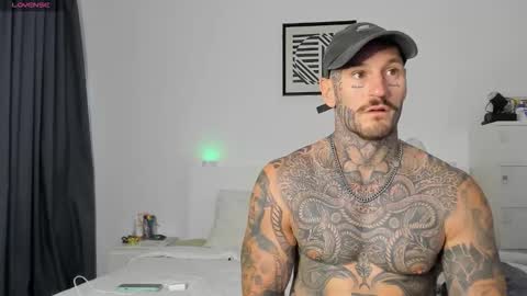 Snapshot of lucasexclusive chatting on 11.05.25 lucasexclusive online show from 11.05.25