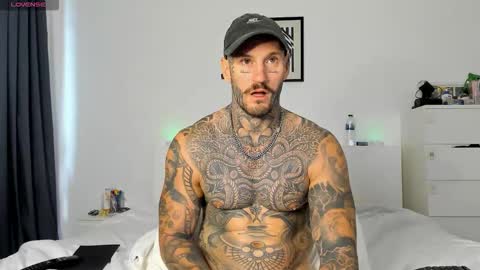 Snapshot of lucasexclusive chatting on 11.06.25 lucasexclusive online show from 11.06.25